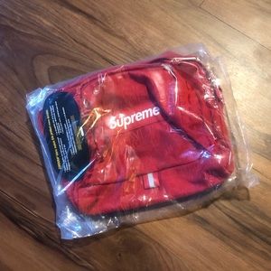 SS/19 Supreme Shoulder Bag